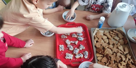 Powiększ grafikę: Pieczemy pierniczki