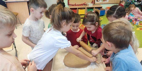 Powiększ grafikę: Pieczemy pierniczki