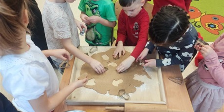 Powiększ grafikę: Pieczemy pierniczki