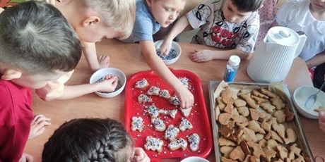 Powiększ grafikę: Pieczemy pierniczki