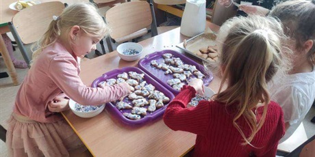 Powiększ grafikę: Pieczemy pierniczki