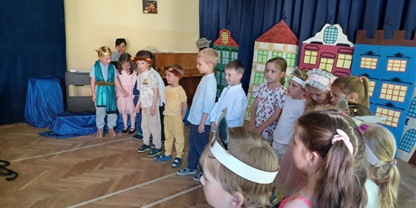 Powiększ grafikę: Przedstawienie ,,Spacer po Gdańsku'' dla rodziców
