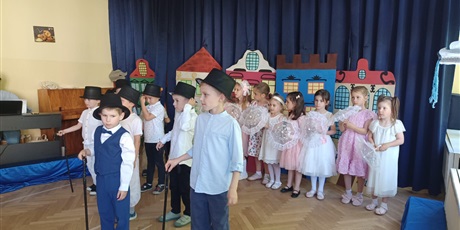 Powiększ grafikę: Przedstawienie ,,Spacer po Gdańsku'' dla rodziców