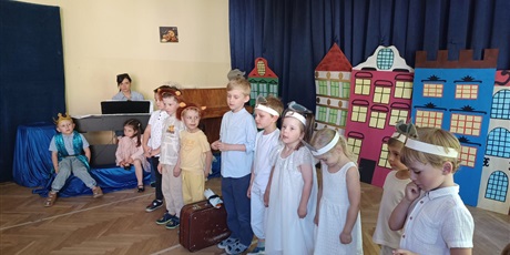 Powiększ grafikę: Przedstawienie ,,Spacer po Gdańsku'' dla rodziców