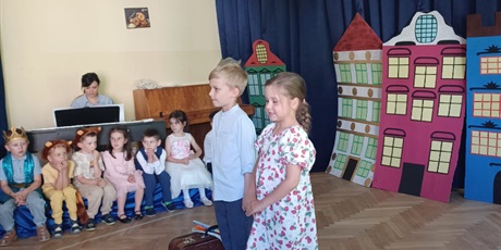 Powiększ grafikę: Przedstawienie ,,Spacer po Gdańsku'' dla rodziców