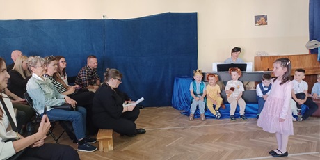 Powiększ grafikę: Przedstawienie ,,Spacer po Gdańsku'' dla rodziców