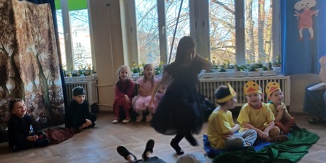 Powiększ grafikę: Przestawienie dla rodziców ,,Szewczyk Dratewka''