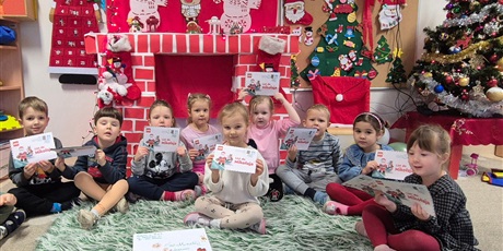 Powiększ grafikę: Spacer Chochlików na Pocztę Osiedlową – Listy do Świętego Mikołaja wysłane!