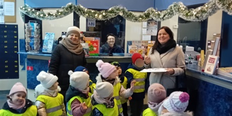 Powiększ grafikę: Spacer Chochlików na Pocztę Osiedlową – Listy do Świętego Mikołaja wysłane!