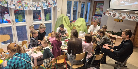 Powiększ grafikę: Świąteczne warsztaty z rodzicami w Przedszkolu „Wesołe Skrzaty”