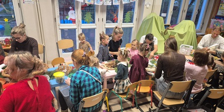 Powiększ grafikę: Świąteczne warsztaty z rodzicami w Przedszkolu „Wesołe Skrzaty”