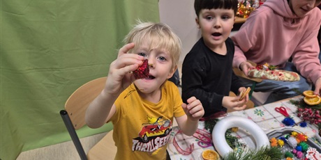 Powiększ grafikę: Świąteczne warsztaty z rodzicami w Przedszkolu „Wesołe Skrzaty”