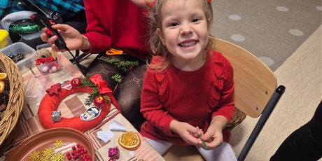 Powiększ grafikę: Świąteczne warsztaty z rodzicami w Przedszkolu „Wesołe Skrzaty”