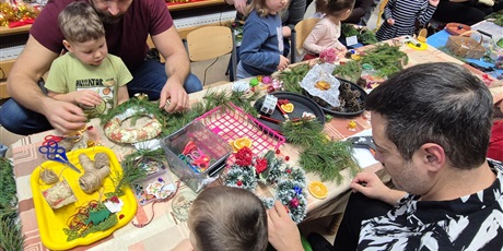 Powiększ grafikę: Świąteczne warsztaty z rodzicami w Przedszkolu „Wesołe Skrzaty”