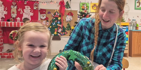 Powiększ grafikę: Świąteczne warsztaty z rodzicami w Przedszkolu „Wesołe Skrzaty”