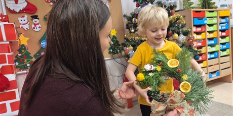 Powiększ grafikę: Świąteczne warsztaty z rodzicami w Przedszkolu „Wesołe Skrzaty”