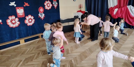 Powiększ grafikę: Tańce