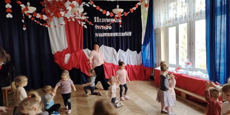 Powiększ grafikę: Tańce