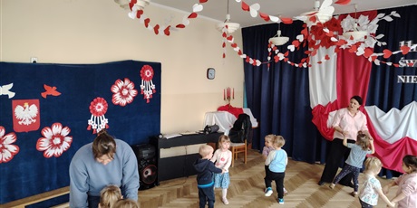 Powiększ grafikę: Tańce