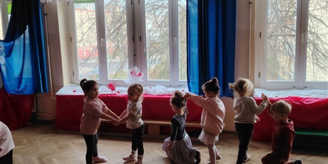 Powiększ grafikę: Tańce