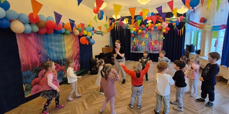 Powiększ grafikę: Tańce