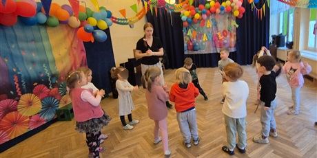 Powiększ grafikę: Tańce