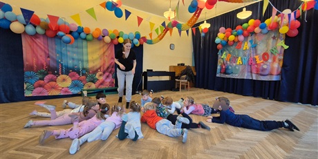 Powiększ grafikę: Tańce