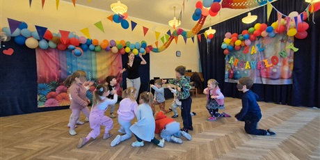 Powiększ grafikę: Tańce