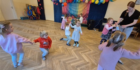 Powiększ grafikę: Tańce