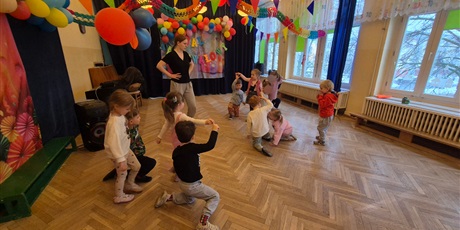 Powiększ grafikę: Tańce