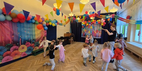 Powiększ grafikę: Tańce