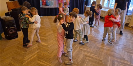 Powiększ grafikę: Tańce