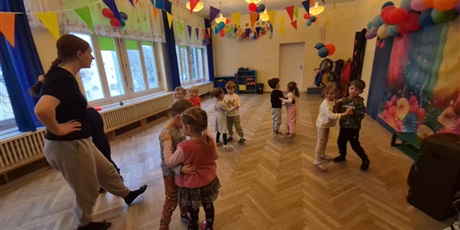 Powiększ grafikę: Tańce