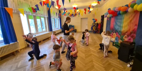 Powiększ grafikę: Tańce