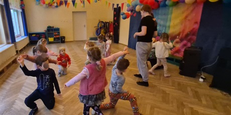 Powiększ grafikę: Tańce