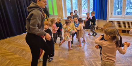 Powiększ grafikę: Tańce