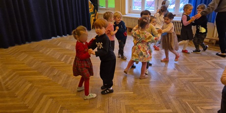 Powiększ grafikę: Tańce