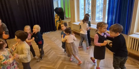 Powiększ grafikę: Tańce