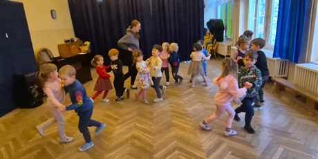 Powiększ grafikę: Tańce