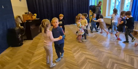 Powiększ grafikę: Tańce