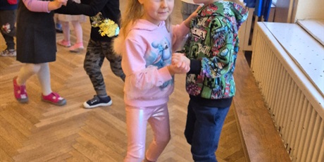 Powiększ grafikę: Tańce