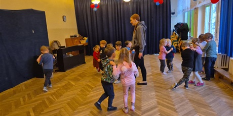 Powiększ grafikę: Tańce