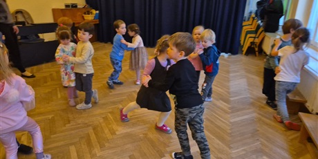 Powiększ grafikę: Tańce