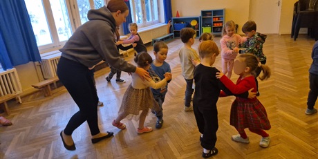 Powiększ grafikę: Tańce