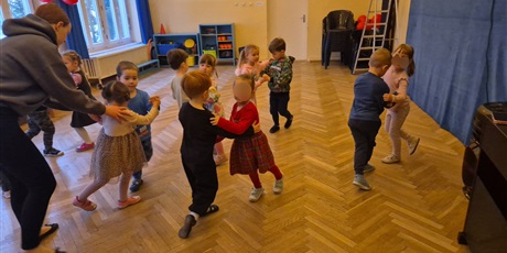 Powiększ grafikę: Tańce