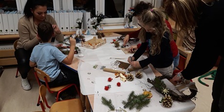 Powiększ grafikę: Warsztaty Bożonarodzeniowe w Koszałkach z Rodzicami 