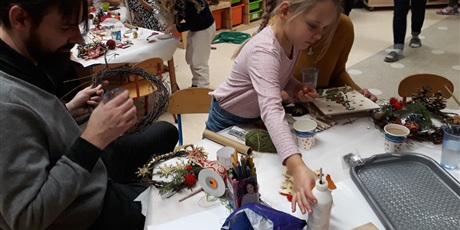 Powiększ grafikę: Warsztaty Bożonarodzeniowe w Koszałkach z Rodzicami 