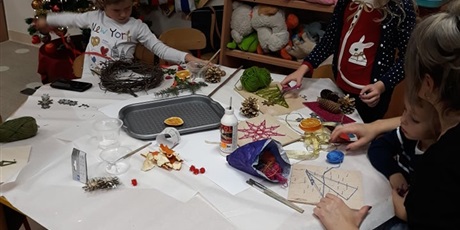 Powiększ grafikę: Warsztaty Bożonarodzeniowe w Koszałkach z Rodzicami 