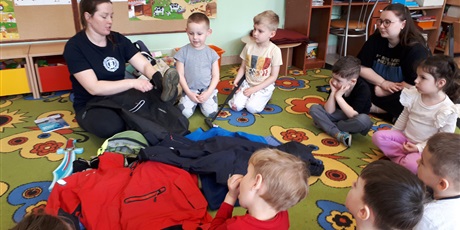 Powiększ grafikę: Warsztaty żeglarskie ,,Ahoj przygodo''poprowadzone przez mamę Wiktora z gr.Elfów