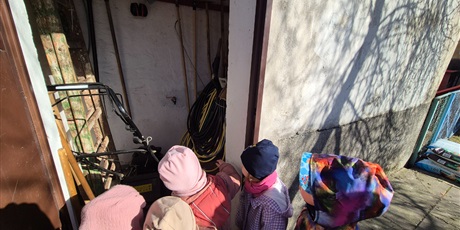 Powiększ grafikę: Wiosenny ogródek .Sadzimy cebulkę.